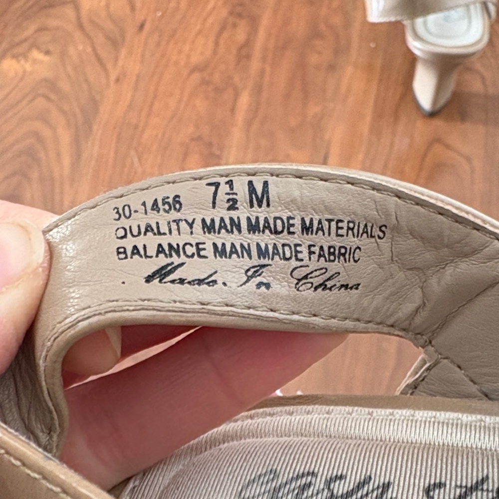 Tan Heels - Picture 7 of 9